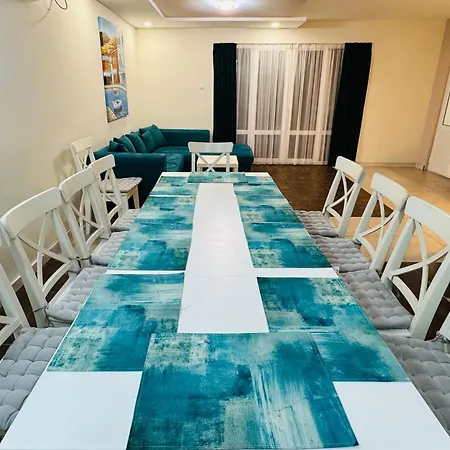 Villa Holiday בית הארחה 4*