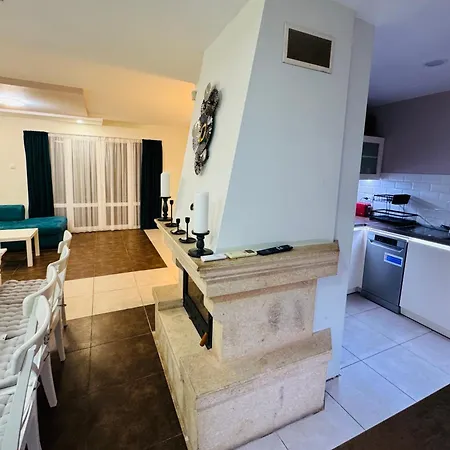 Villa Holiday בית הארחה בלצ'יק