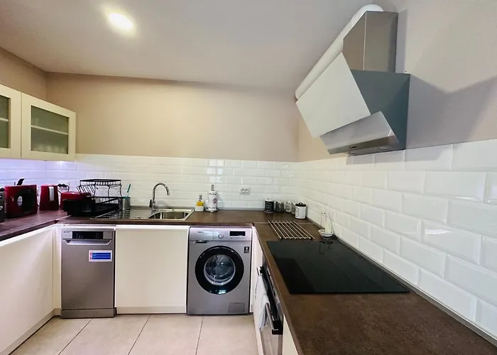 Villa Holiday Πανσιόν 4*