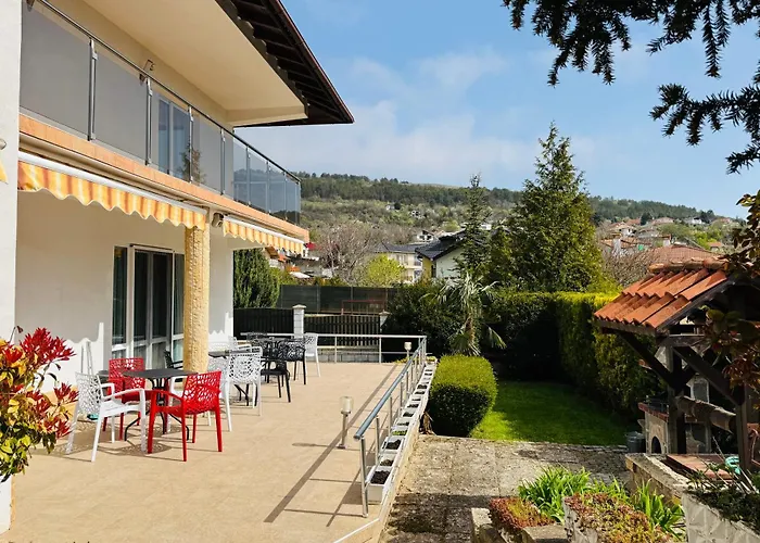 Πανσιόν Villa Holiday 4*